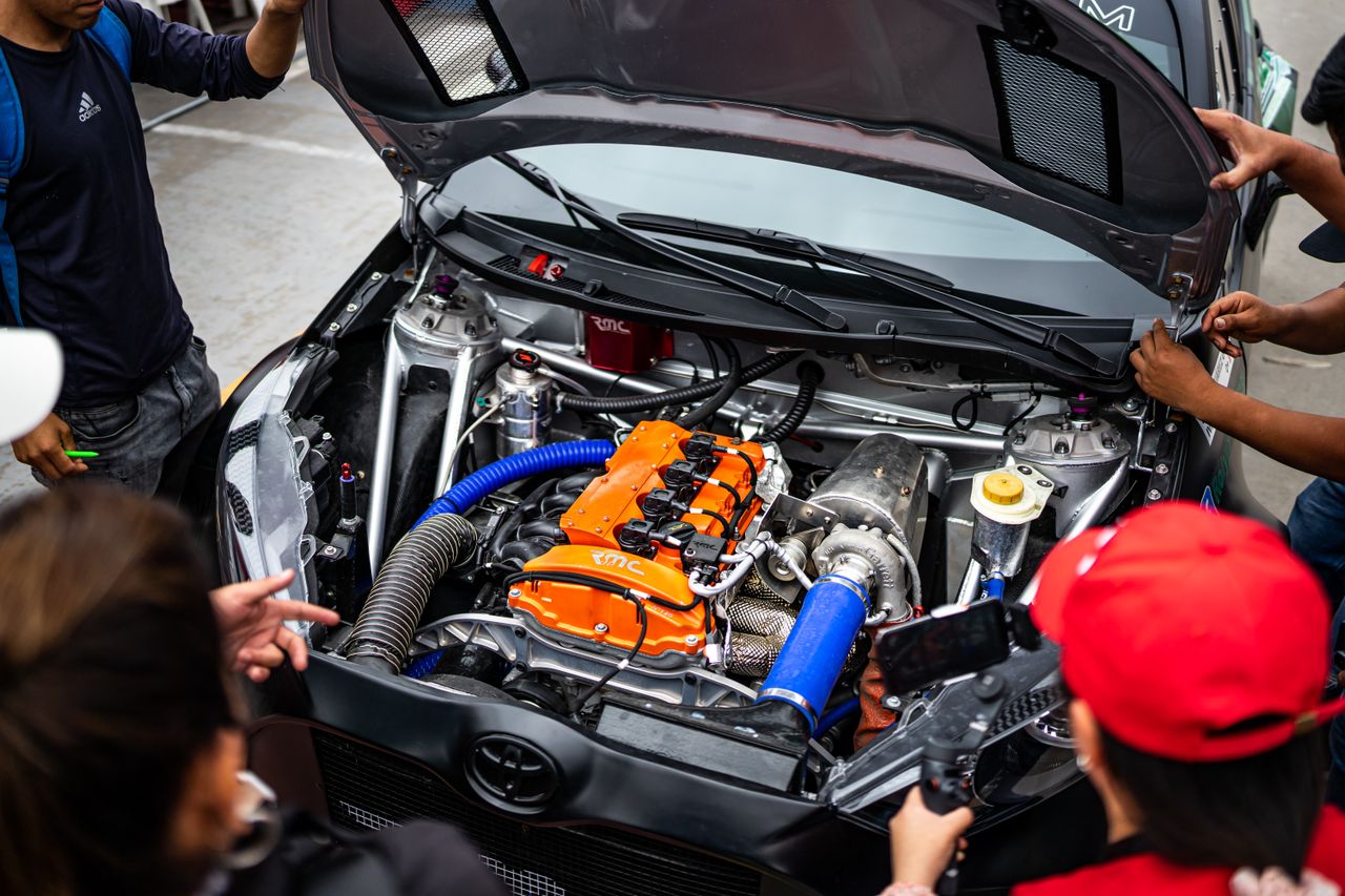Dyno testing on rolling road dynamometer
